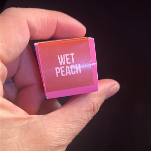 The gloss in wet peach 🍑 - Picture 5 of 6